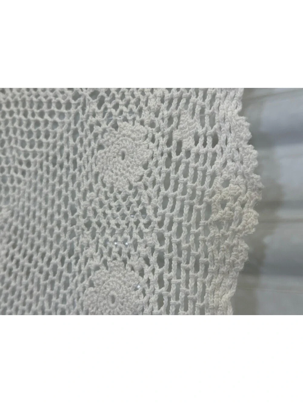 Vintage Crochet Tablecloth Topper Floral Pattern Cream White Scallop Edge 34x37